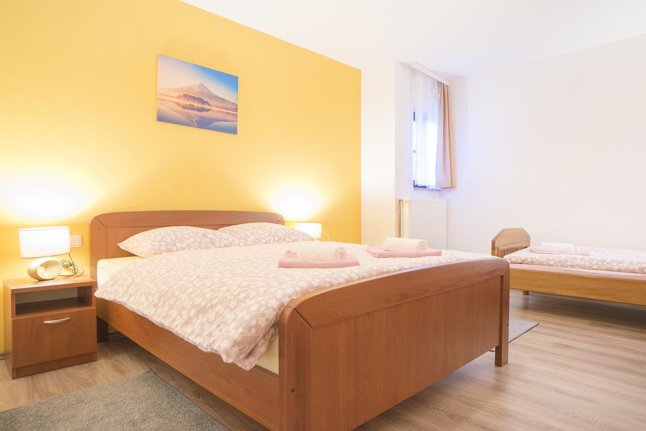 Apartments Petra スルニュ エクステリア 写真